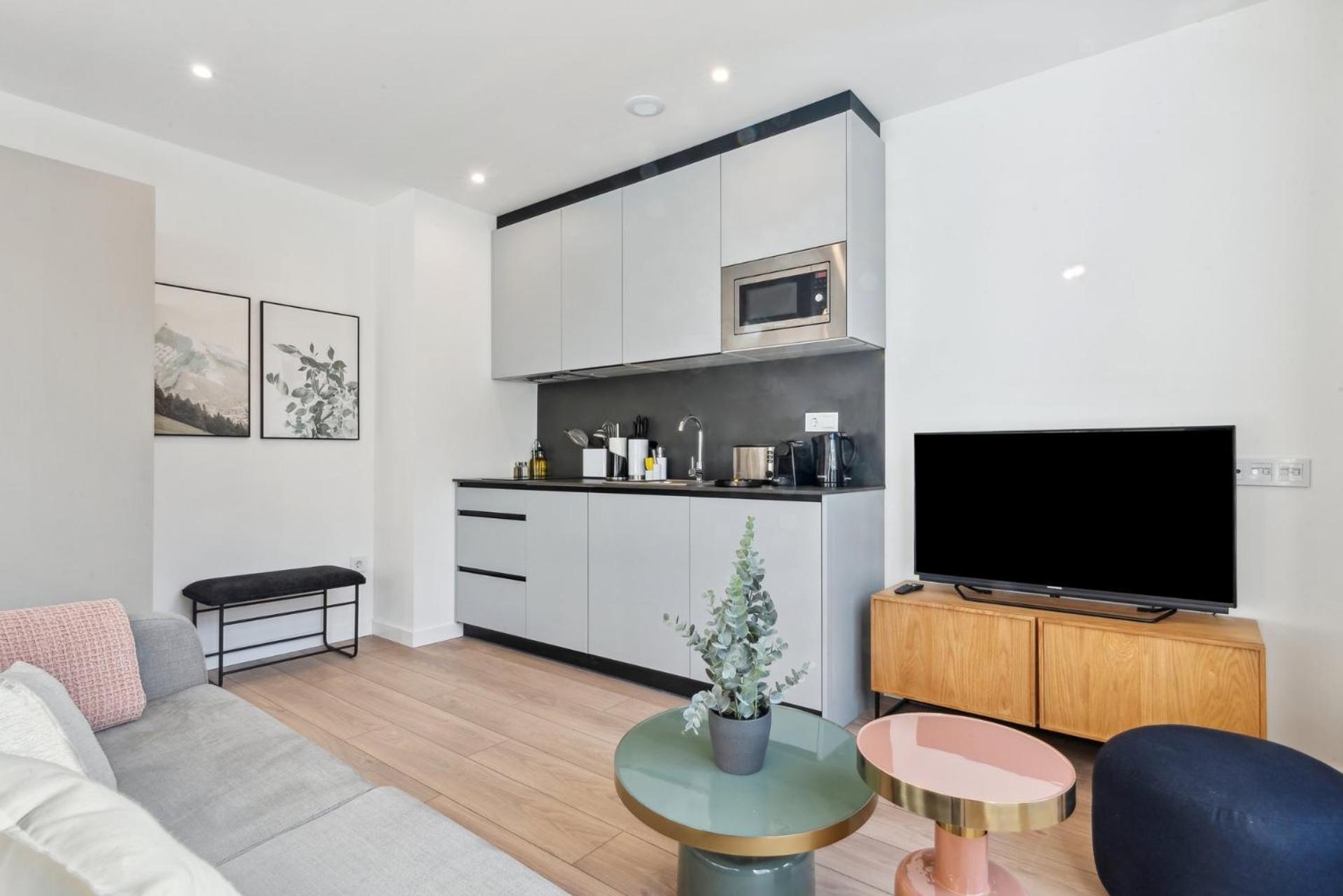 Limehome Valencia Carrer Del Pare Palau I Quer Exterior photo