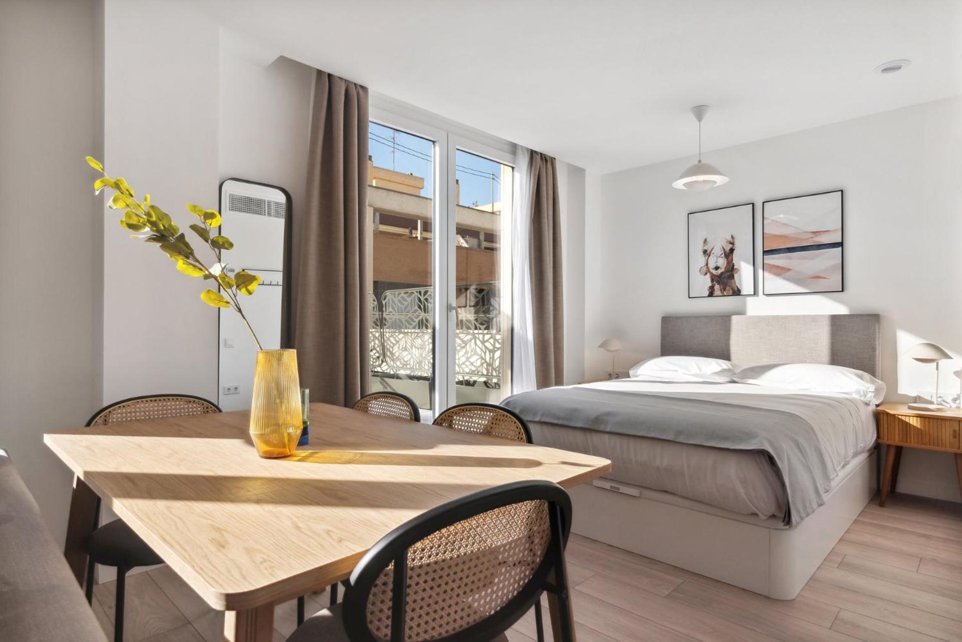 Limehome Valencia Carrer Del Pare Palau I Quer Exterior photo