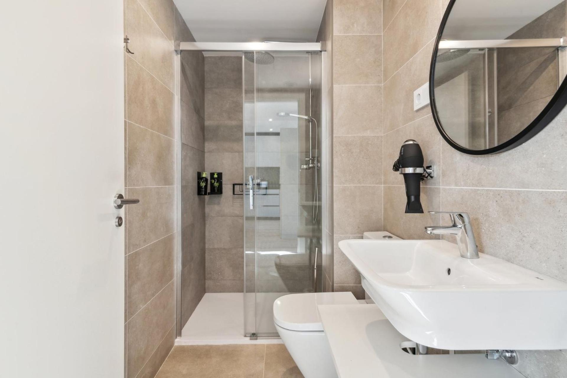 Limehome Valencia Carrer Del Pare Palau I Quer Exterior photo