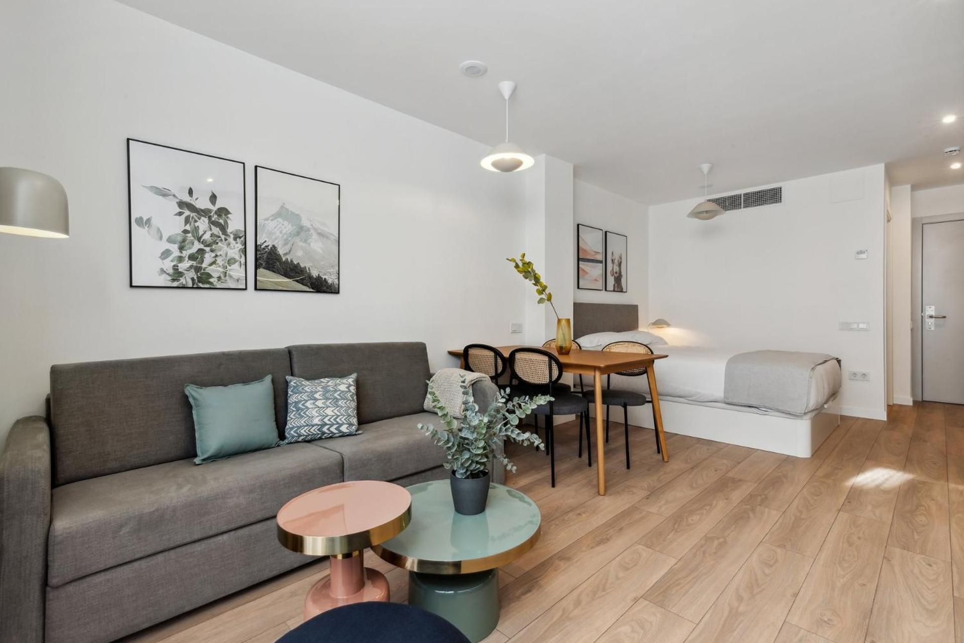 Limehome Valencia Carrer Del Pare Palau I Quer Exterior photo