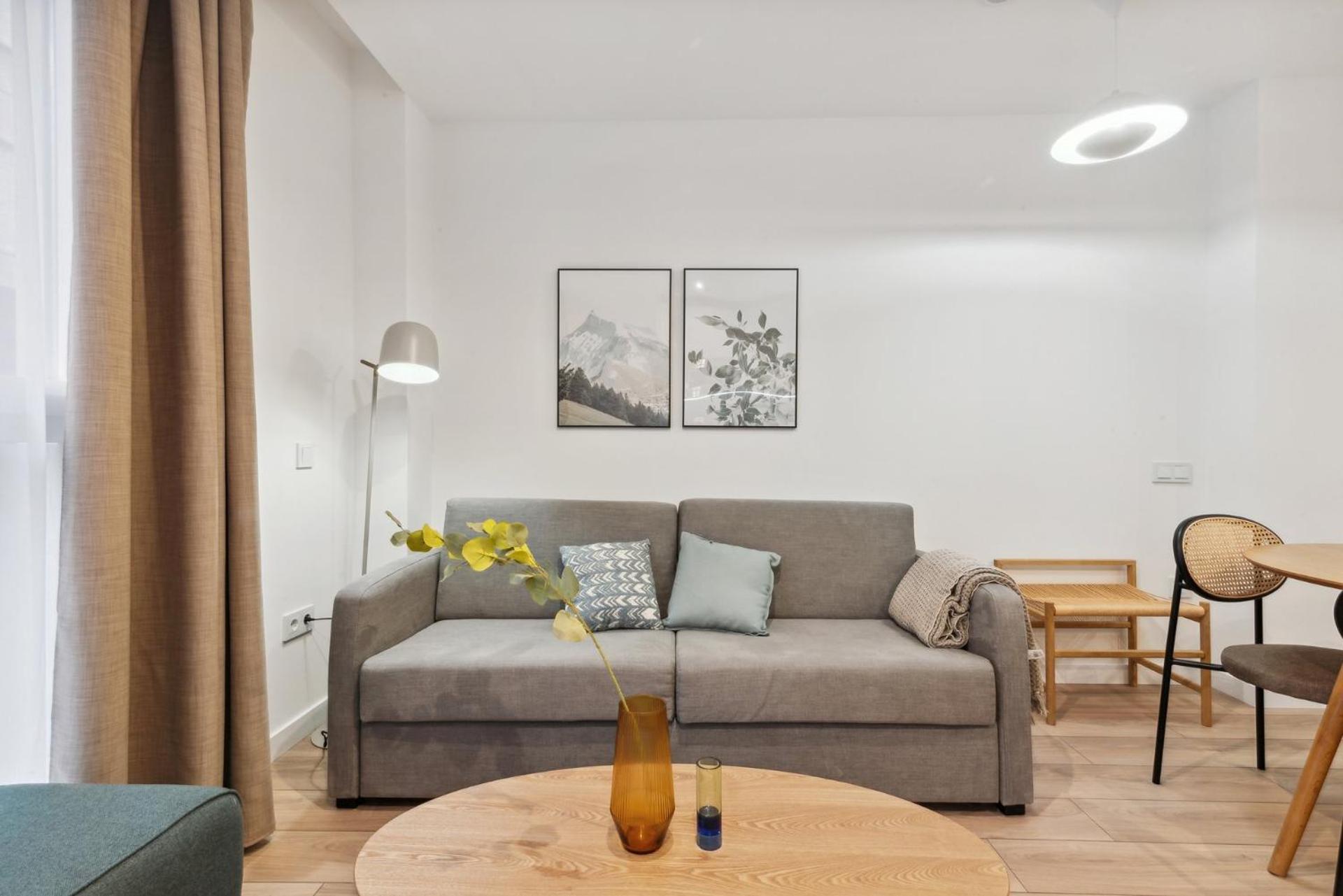 Limehome Valencia Carrer Del Pare Palau I Quer Exterior photo
