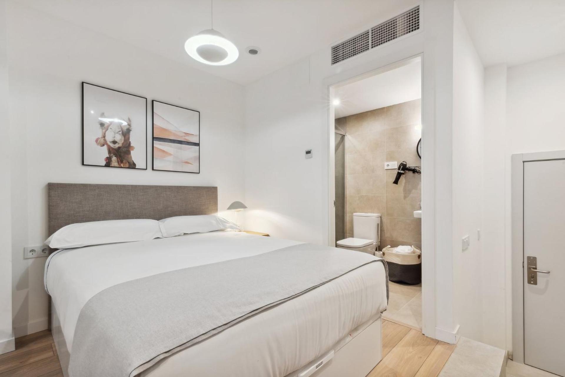 Limehome Valencia Carrer Del Pare Palau I Quer Exterior photo