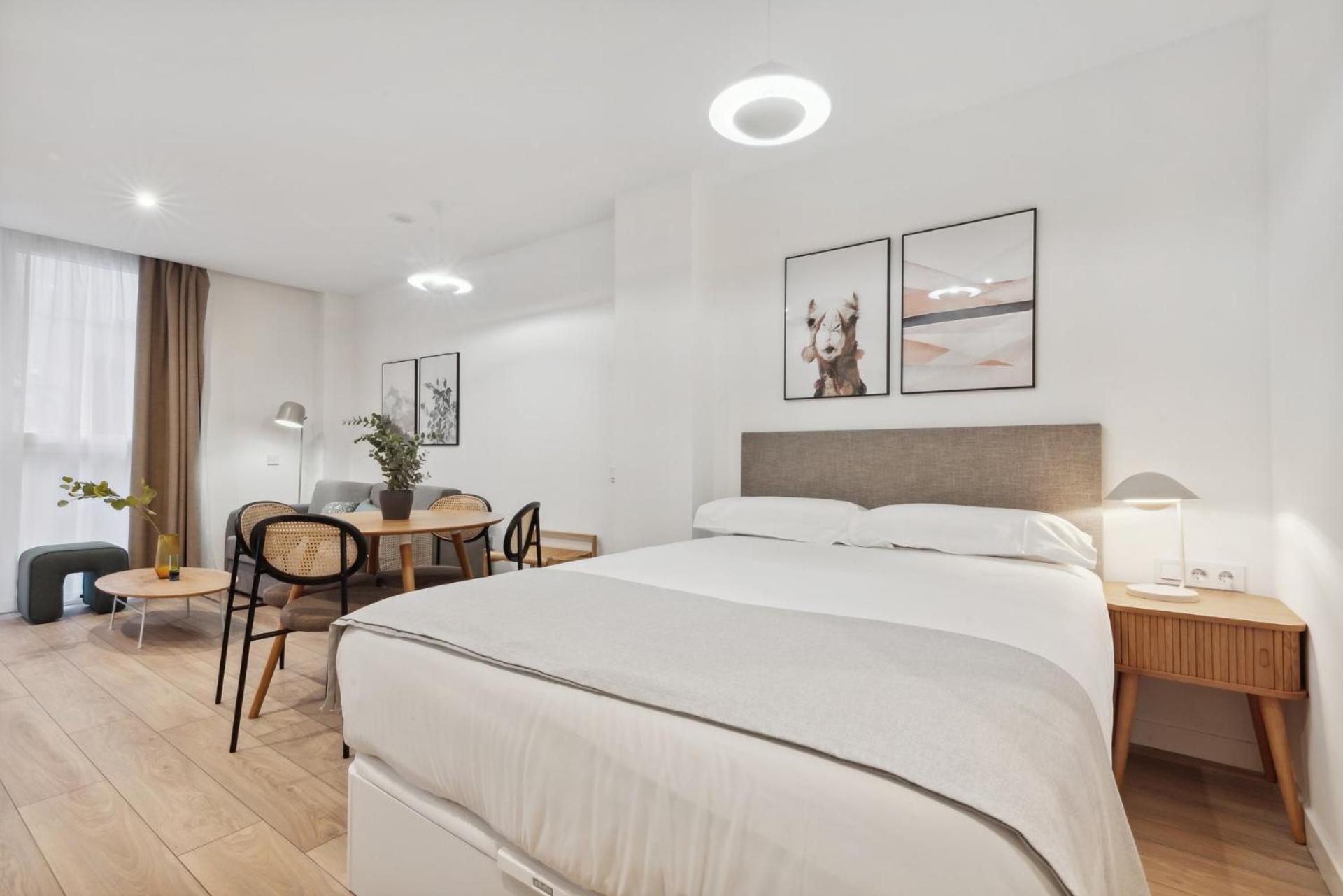 Limehome Valencia Carrer Del Pare Palau I Quer Exterior photo