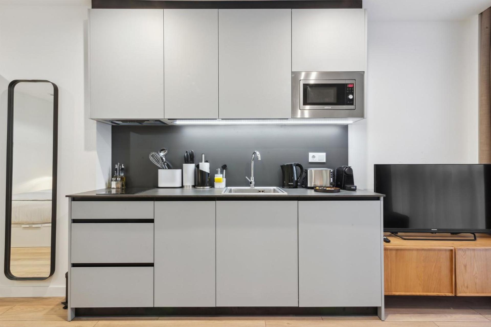 Limehome Valencia Carrer Del Pare Palau I Quer Exterior photo