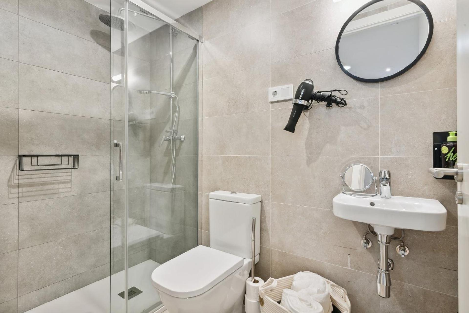 Limehome Valencia Carrer Del Pare Palau I Quer Exterior photo