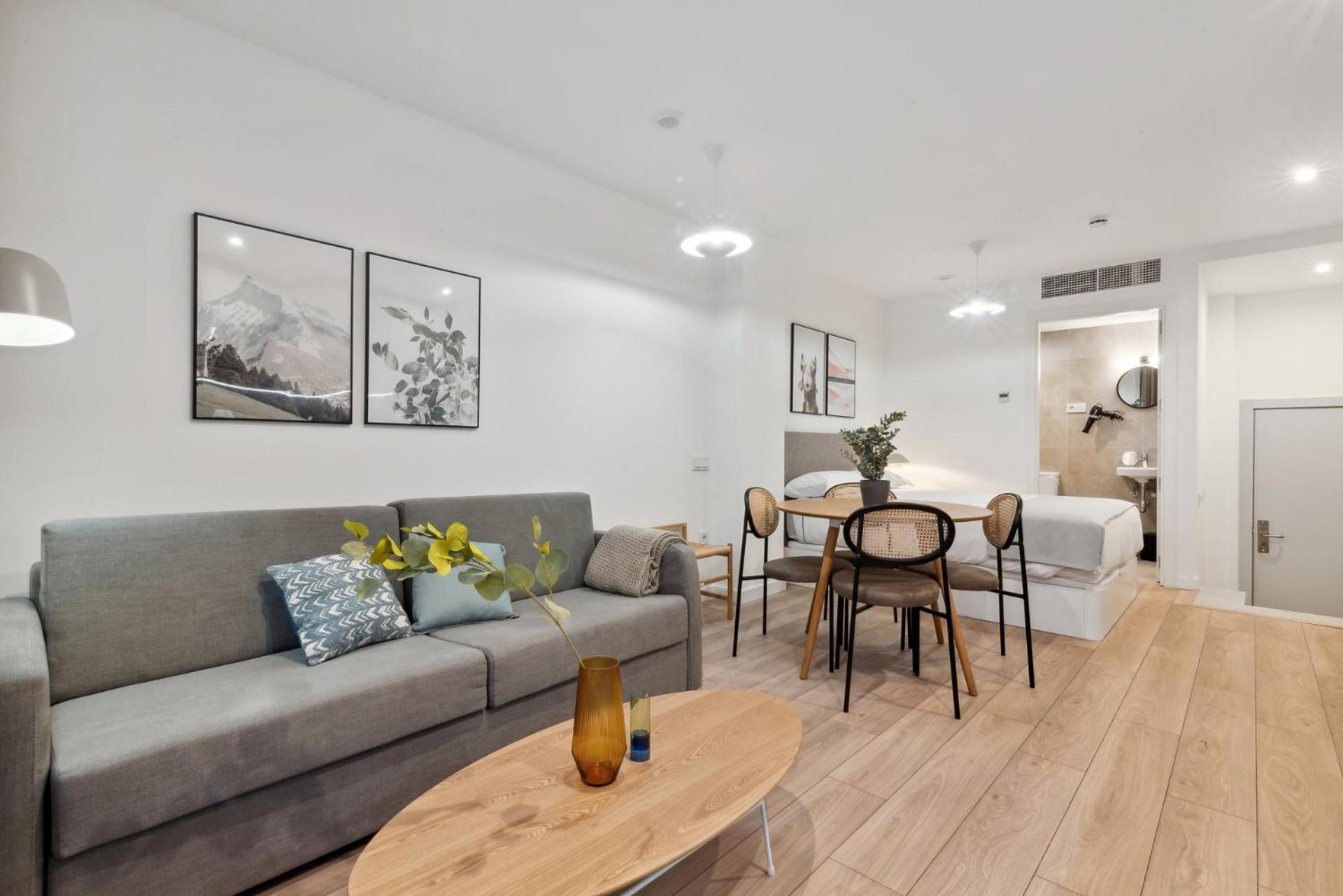 Limehome Valencia Carrer Del Pare Palau I Quer Exterior photo