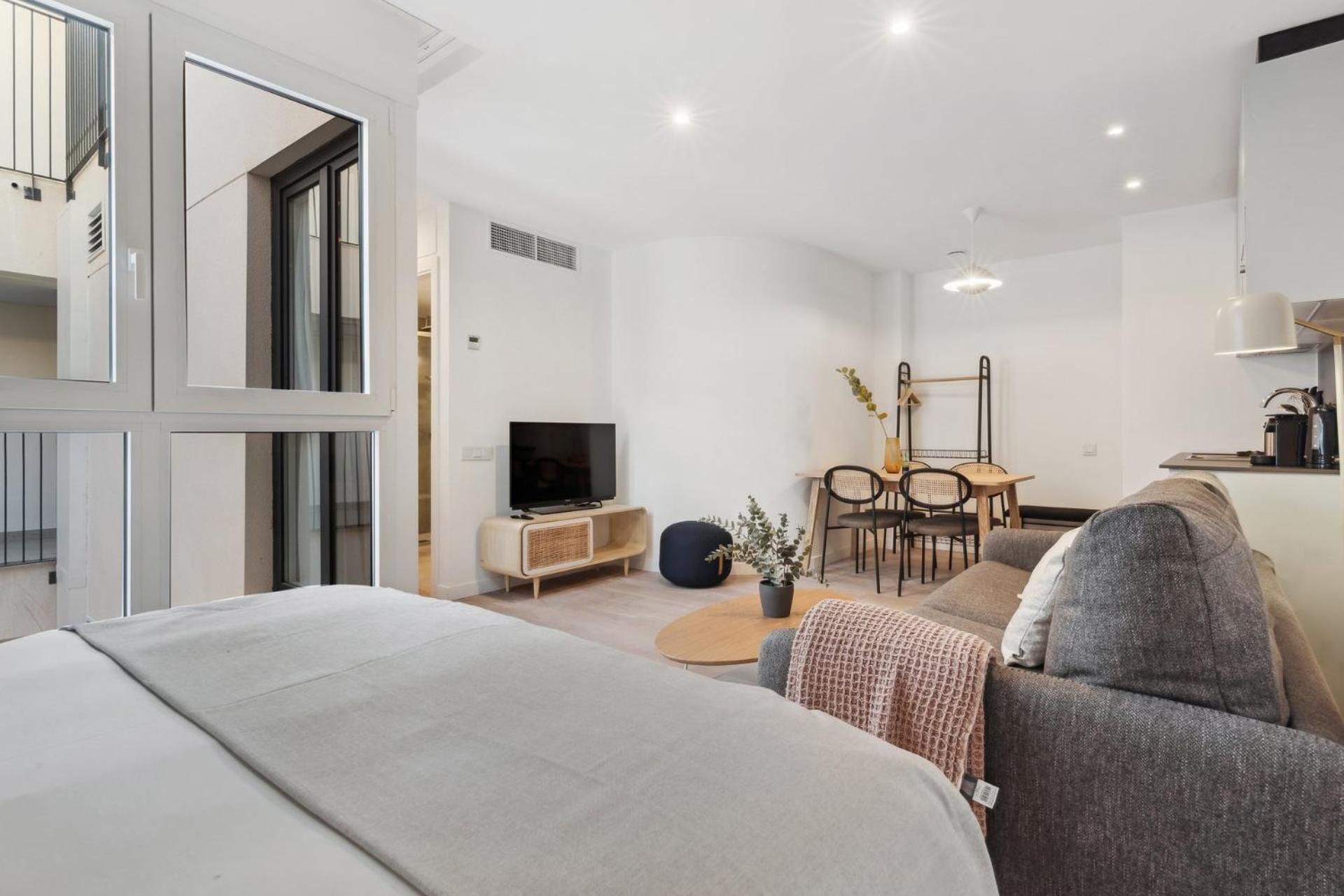 Limehome Valencia Carrer Del Pare Palau I Quer Exterior photo