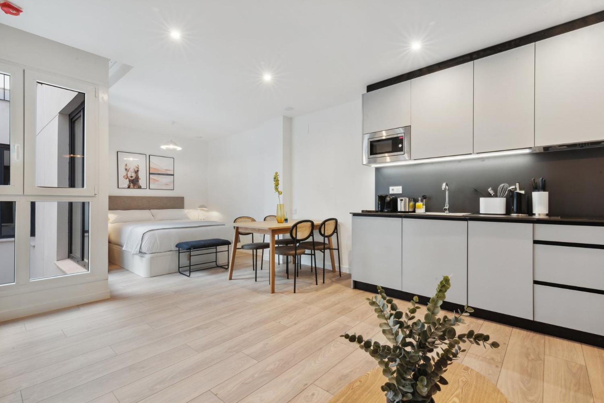 Limehome Valencia Carrer Del Pare Palau I Quer Exterior photo